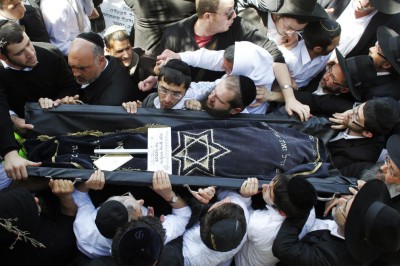 Las cuatro víctimas judías de los ataques en París llegan a Israel