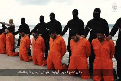 Egipto ataca a ISIS en Libia tras video de decapitación masiva