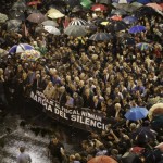 Miles de personas desafian el clima y la lluvia para recordar a Nisman en Argentina