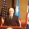 Dr. Ramón Ceballo, es medico, y reside en la ciudad de Miami
