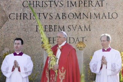 El Papa Francisco encabeza procesión del Domingo de Ramos