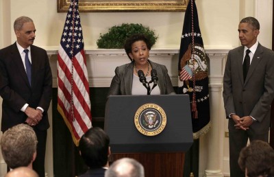 Lynch se convierte en la primera fiscal general afroamericana de EE UU