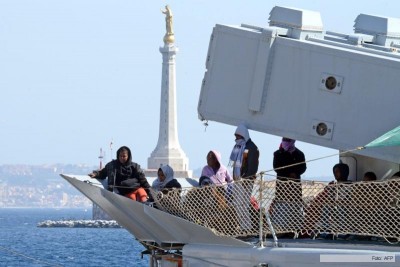 naufraga barco en las costas de Libia