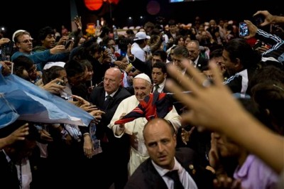 Papa Francisco se despide de Bolivia