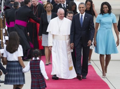 El Papa Francisco es recibido por el presidente Barack Obama y la primera dama, Mishel Obama, a su lllegada a Washington