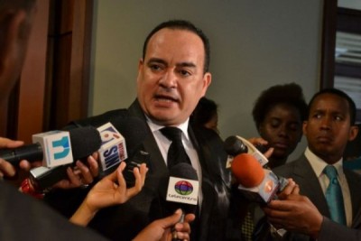 Se querellan contran funcionario de Danilo Medina