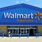 Acciones de Walmart cayeron a su nivel más bajo en casi tres décadas