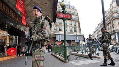 Francia moviliza soldados
