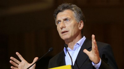 Mauricio Macri intenta aplacar los ánimos con subidas de sueldos y dinero para los sindicatos