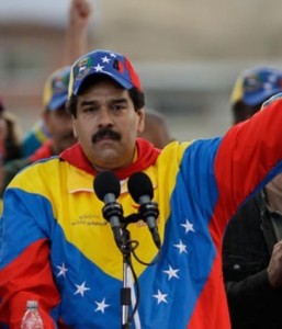 Maduro: “La oposición se la pasa trayendo oligarcas del exterior”