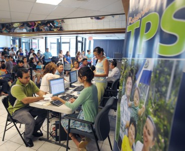 Este lunes vence el plazo de reinscripción para el TPS de El Salvador