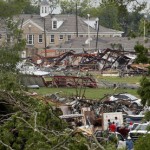 Tornados, inundaciones y nieve causan destrozos en Texas; suman al menos 16 muertos