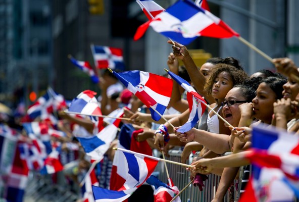 Dominicanos participando en actividades realizadas para recorder la Nacionalidad dominicana.