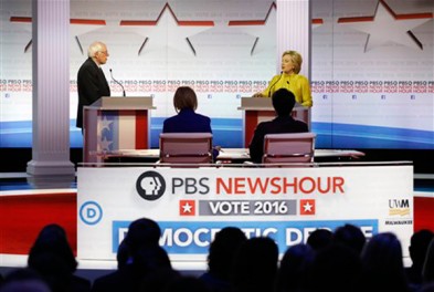 Clinton y Sanders chocan en el debate por la deportación de niños centroamericanos