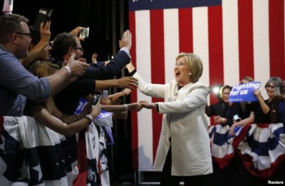 Hillary Clinton la gran ganadora del Super Martes apunta su artillería contra Trump