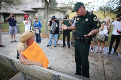 SusanWantz GOP, protesta en Boca raton Florida