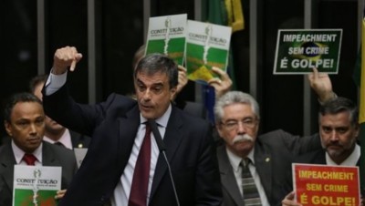 Aprueban continúe el proceso para un juicio contra Rousseff