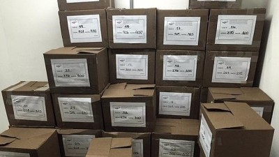 Estas cajas contienes la firma de casi dos millones de venezolanos que quieren sacar a Nicolas Maduro del poder