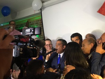 El dominicoamericano Adriano Espaillat hace historia, gana nominación para Congreso de EE.UU.