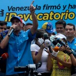 Opositores venezolanos se tiran a las calles a presionar por referendo