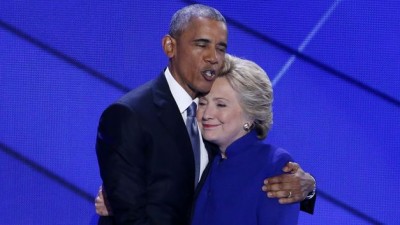 Clinton y Obama se funden en un abrazo 