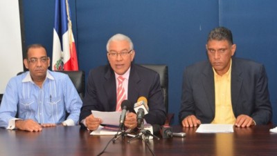 Dr. Andrés Bautista presidente, Jesús Vásquez Secretario General y Deligne Asencion