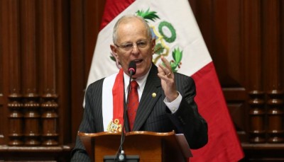 Kuczynski asume la presidencia en Perú prometiendo modernizar el país
