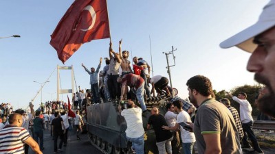 Detenciones masivas tras el fracaso del golpe de Estado en Turquía