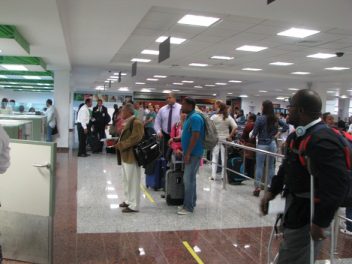 En RD retrasos en los aeropuertos por falta de personal calificado
