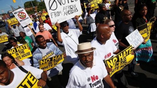 Un grupo de manifestantes se pronunció hace un par de semanas en Detroit (Michigan, EE.UU.) contra el discurso de Trump hacia la comunidad negra.