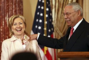  Colin Powell y Hillary Clinton