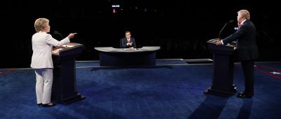 Criss Wallace y los candidatos en el tercer debate