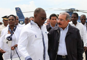 Presidente interino de Haití Joselerme Privert y presidente dominicano Danilo Medina