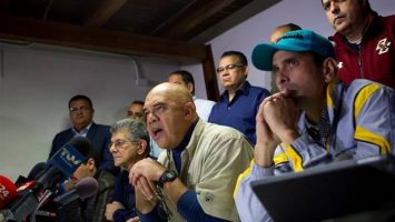 En Venezuela Maduro se consagra como dictador suspendiendo la validacion de firmas para el revocatorio
