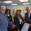 El alcande de Miami Tomas Regalado hace entrega de la proclama al director de Tribuna Dominicana doctor Ramon Ceballo, Ruth de los Santos y la doctora Soraya Invernizzi