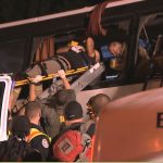 Mueren 13 personas y 31 resultan heridas tras el choque de un autobús con un camión