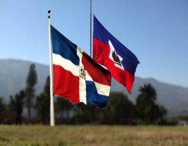Banderas de la Republica Dominicana y de Haiti