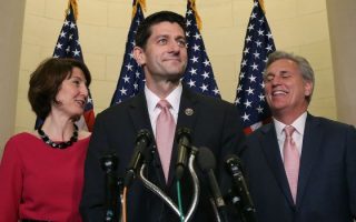 Líderes republicanos en el Congreso aceptan debatir un plan migratorio