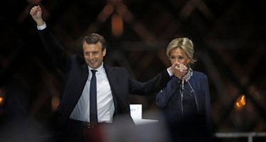El presidente electo de Francia, Emmanuel Macron, y su esposa, Brigitte