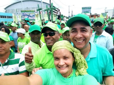 Nelson Arroyo y Yovanny Baltazar, dirigentes y ex candidatos a diputados del PRM en SPM  mientras participaban en #ElEsteMarcha.