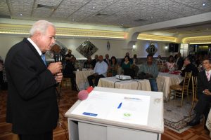 El Alcalde de Miami, Tomas Regalado, se dirige a los presentes en el Almuerzo Empresarial de la Federacion Dominicana Internacional