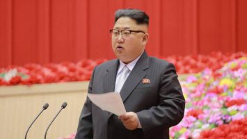 Kim Jong Un le pide a sus científicos que “envíen con frecuencia ‘paquetes de regalo’ a los yanquis”