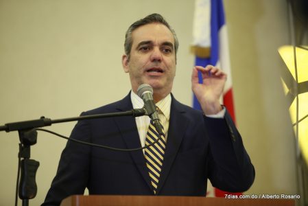Luis Abinader excandidato presidencial del Partido Revolucionario Moderno (PRM),