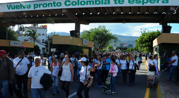 Venezolanos cruzan frontera Colombia presos de pánico por constituyente