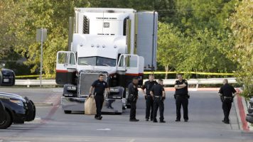 Los inmigrantes que iban en el camión hallado en Texas golpearon las paredes y pidieron ayuda, pero el chofer nunca los escuchó