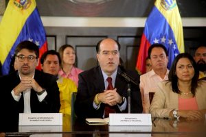 Julio Borges presidente de la Asamblea Nacional Venezuela junto a otros directivos