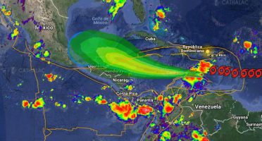 Emiten aviso de huracán para la costa de Texas tras el fortalecimiento de la tormenta tropical Harvey