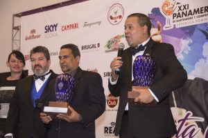 Juan Febles y Juan Santana reciben máximo galardón Blue Blazer Real Award