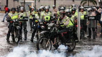 Caos en Venezuela en medio de rumores de golpe