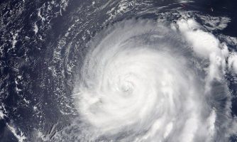 El poderoso Huracán Irma continúa trayectoria Caribe y Florida